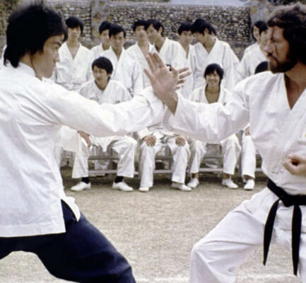 Mirė amerikiečių aktorius Robertas Wallas vaidinęs su Bruce Lee